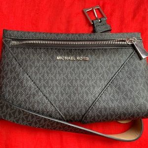 Signature Logo Black Belt Bag, S/M